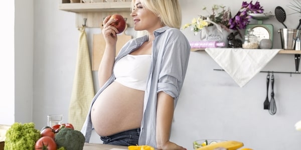 Co je�� w ci��y poza domem? Zdrowe przek�ski dla kobiet w ci��y