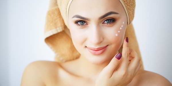 Dlaczego nawil�anie sk�ry twarzy jest wa�ne? Sposoby nawil�ania twarzy