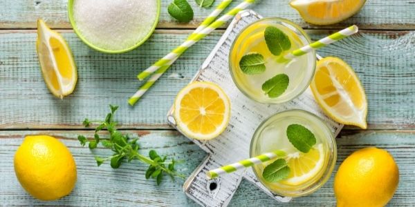 Przepisy na domowe lemoniady - z mi�ty i z imbiru