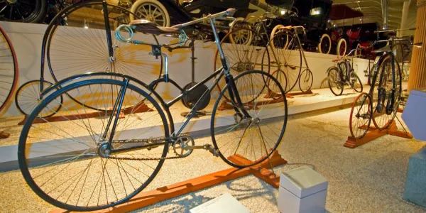 Kto wynalaz� rower? Historia dw�ch k�ek od maszyny biegowej po e-bike