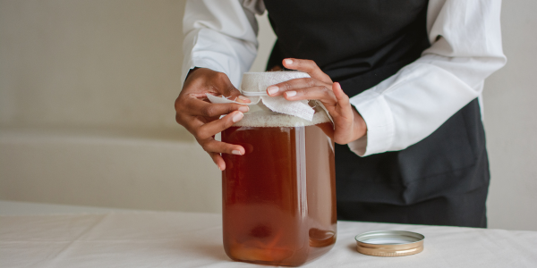 Kombucha: w�a�ciwo�ci zdrowotne, dzia�anie i prosty przepis domowy