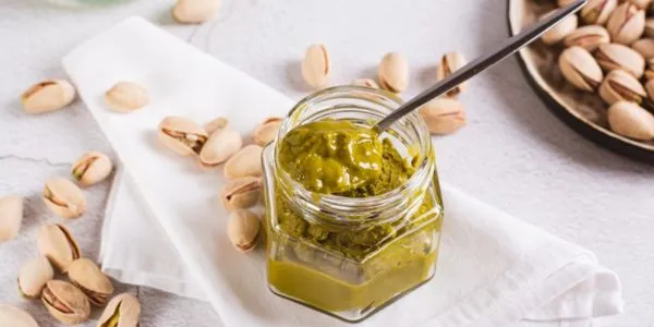 Ciasteczka z kremem pistacjowym - kruche, pene smaku i proste w wykonaniu