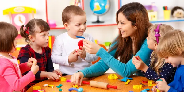 Co powinna zawiera� wyprawka do ��obka? Praktyczny poradnik dla rodzic�w