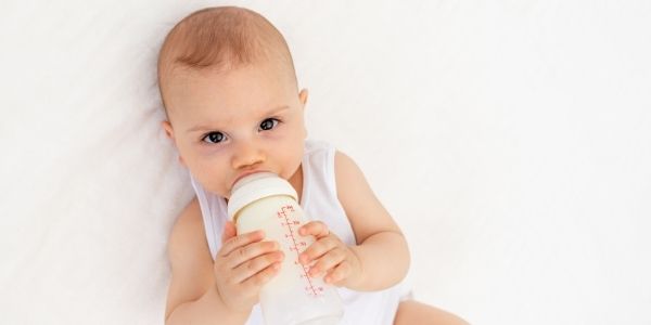 Alergia na mleko u dziecka. Co zrobić, gdy niemowlę jest uczulone na mleko?