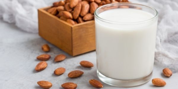 Mleko migdałowe - właściwości, wartości odżywcze, zastosowanie