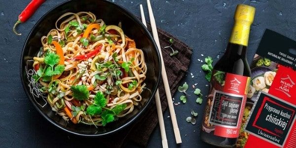 Makaron smażony po chińsku z warzywami