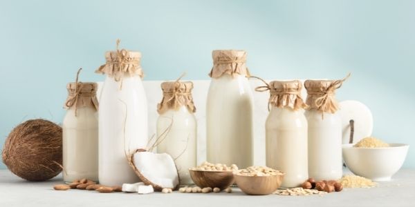 Mleko roślinne dla niemowlaka - jaką alternatywę mleka wybrać dla dzieci? 