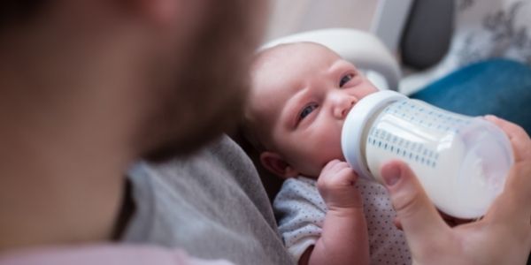 Jak przygotować mleko modyfikowane dla dziecka? Kompleksowy poradnik