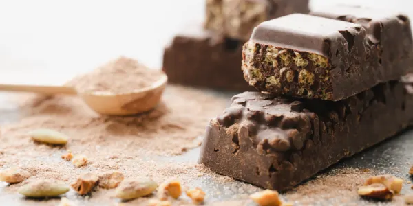 Batony proteinowe – jak wybra te naprawd zdrowe i sycce na dugo?