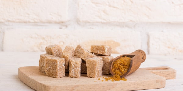 Cukier trzcinowy - rodzaje, waciwoci, zalety. Czym rni si od cukru brzowego?