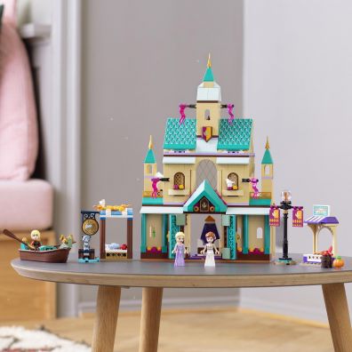 LEGO Disney Princess Zamkowa wioska w Arendelle 41167
