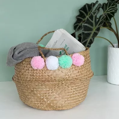 Rex London Kosz na akcesoria z pomponami, pastelowy