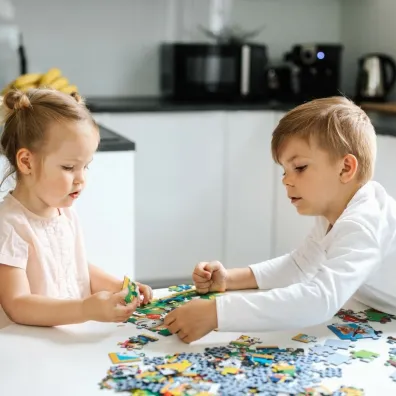 Puzzle 30 el. Trefliki nad stawem. Rodzina Treflik�w