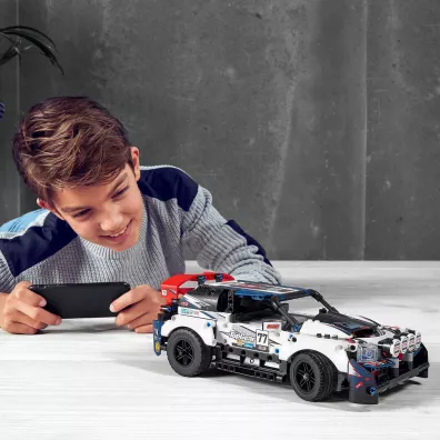 LEGO Technic Auto wy�cigowe Top Gear sterowane przez aplikacj� 42109