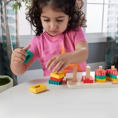Fisher-Price. Drewniany sorter kszta�t�w Mattel