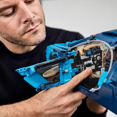 LEGO Technic Bugatti Chiron 42083