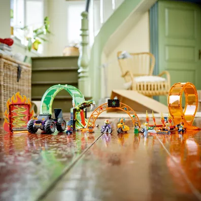 LEGO City Kaskaderska arena z dwoma p�tlami 60339