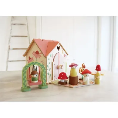 Przeno�ny, le�ny domek z wyposa�eniem i laleczkami Tender Leaf Toys