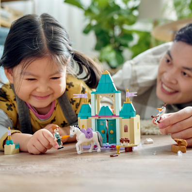LEGO Disney Princess Zabawa w zamku z Ann i Olafem 43204
