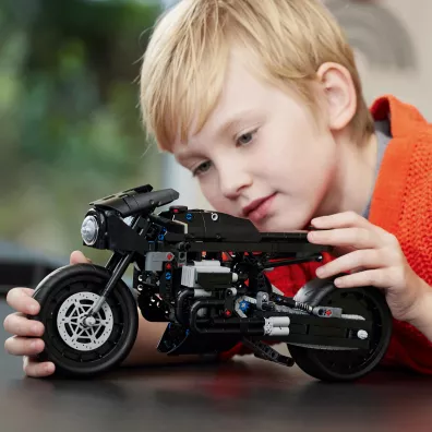 LEGO Technic BATMAN — BATMOTOR 42155