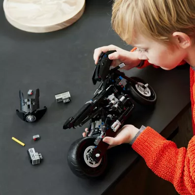 LEGO Technic BATMAN — BATMOTOR 42155
