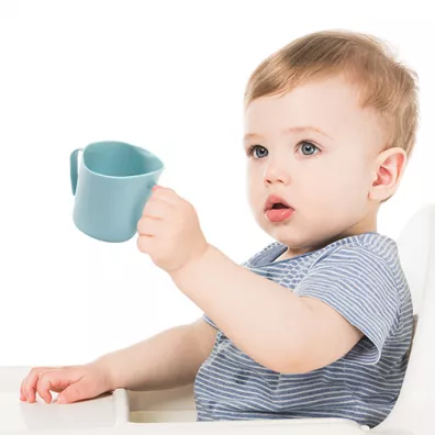 Babyono Ergonomiczny kubek treningowy Flow 120 ml