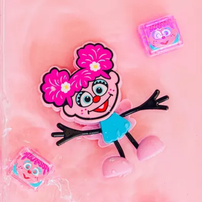 Glo Pals Posta do kpieli Abby - zestaw z dwiema kostkami sensorycznymi wieccymi w wodzie