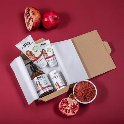 beBIO Ewa Chodakowska Granat i Jagody Goji zestaw �el pod prysznic + balsam do cia�a + krem do r�k + dezodorant w kulce 400 ml + 200 ml + 75 ml + 50 ml