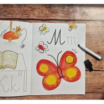 Litery. Akademia m�drego dziecka. Rysuj� i �cieram