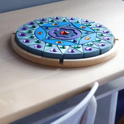 Uk�adanka z kryszta�kami Mandala b�yszcz�ca, �rednica 27 cm, niebieska, 4+, Grimm's Grimms