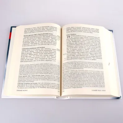 Nowy Testament. Najnowszy przek�ad z j�zyk�w oryginalnych z komentarzem (pocket)