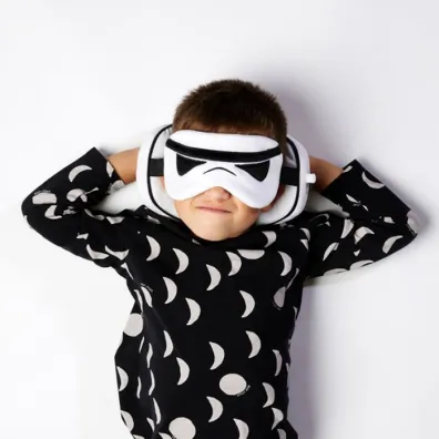 Pluszowa poduszka podr�na z opask� na oczy Relaxeazzz - Star Wars Stormtrooper