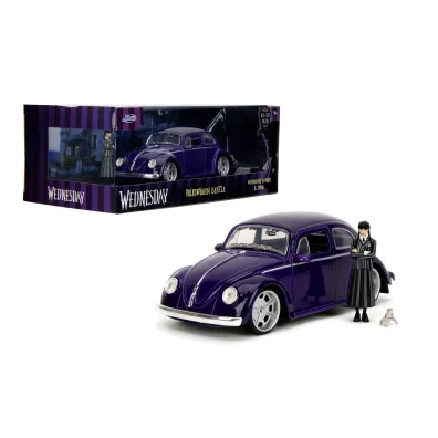 Auto Volkswagen Beetle 1:24 z figurk� Wednesday