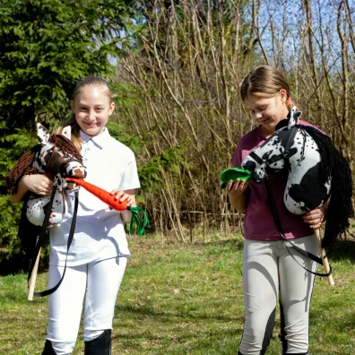 Hobby Horse Skippi. Ko� na kiju karo-srokaty
