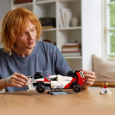 LEGO Icons McLaren MP4/4 i Ayrton Senna 10330