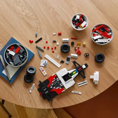 LEGO Icons McLaren MP4/4 i Ayrton Senna 10330