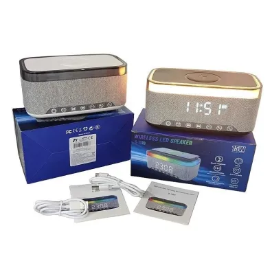 Adar G�o�nik z zegarem, radio, budzik USB 15W