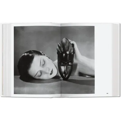 Photo Icons. 50 Landmark Photographs and Their Stories wer. angielska