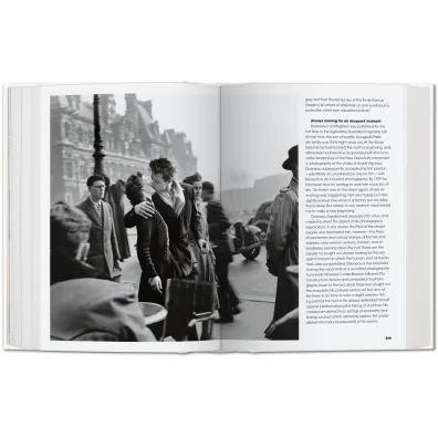 Photo Icons. 50 Landmark Photographs and Their Stories wer. angielska