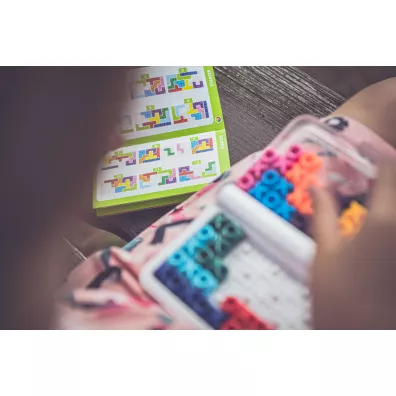Smart Games IQ. XOXO (ENG) IUVI Games
