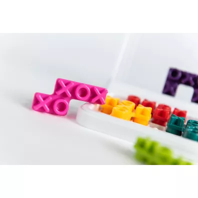 Smart Games IQ. XOXO (ENG) IUVI Games