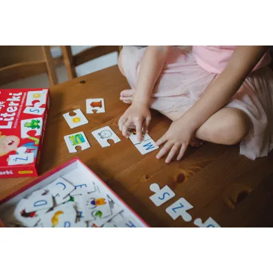 Puzzle Poznaj� literki Adamigo