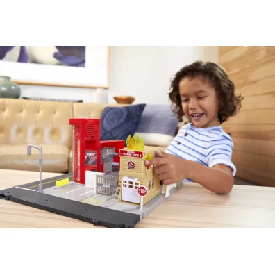 Matchbox Prawdziwe Przygody Remiza stra�acka Zestaw �wiat�a i d�wi�ki HBD76