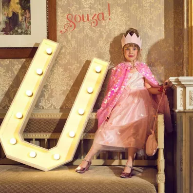 Souza! Kostium rowa peleryna z cekinami Laurence 8-10 lat