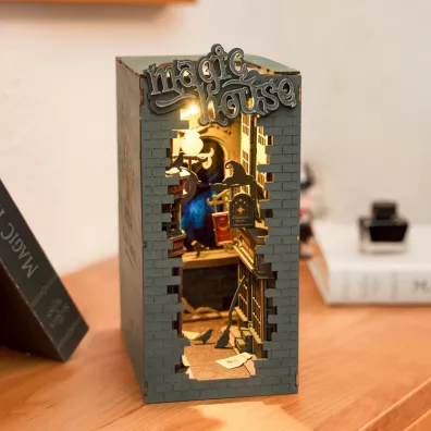 Skadany Drewniany Model LED - Magiczny Dom Robotime