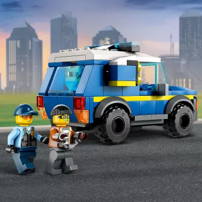 LEGO City Parking dla pojazd�w uprzywilejowanych 60371