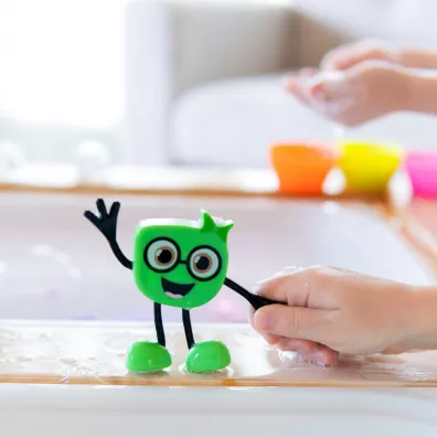 Glo Pals Posta� do k�pieli Pippa - zestaw z dwiema kostkami sensorycznymi �wiec�cymi w wodzie