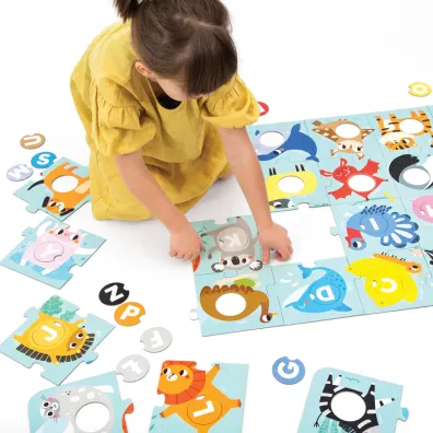 Duuu�e puzzle z dziurk� 48 el. Alfabet Bright Junior Media