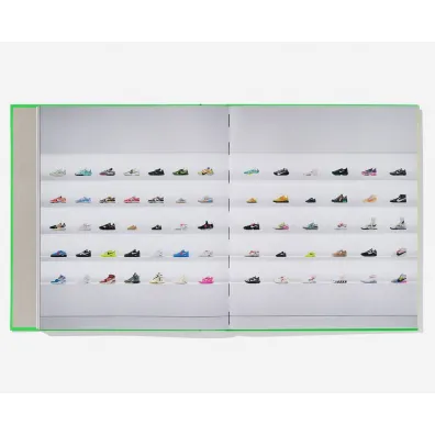 Nike. ICONS wer. angielska