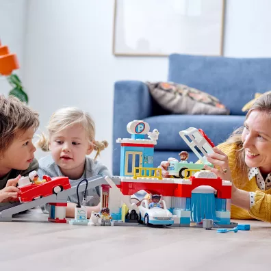 LEGO DUPLO Parking pi�trowy i myjnia samochodowa 10948